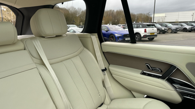 Land Rover Range Rover 3.0 D350 SE 4dr Auto Diesel Estate - Image 26